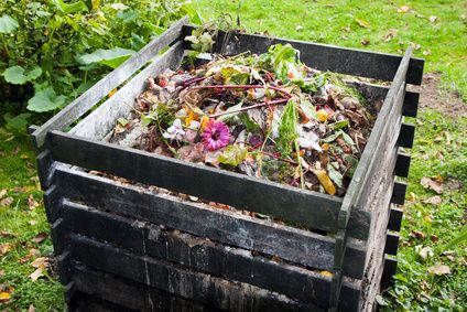 Ce composteur à -40% chez  vous permettra de ne plus jeter vos  déchets alimentaires et d'entretenir votre jardin 